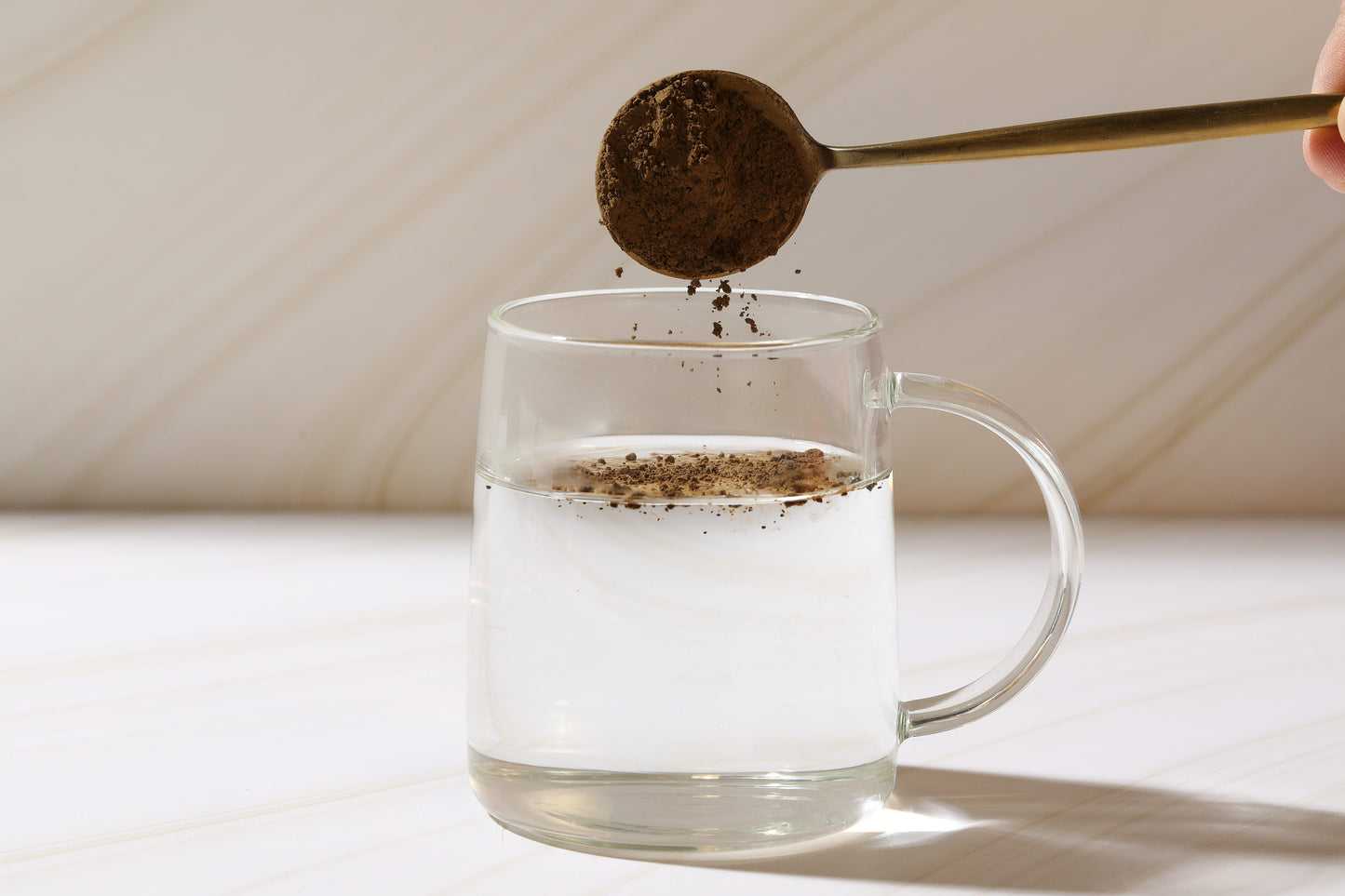 Yu Tea Organic Hojicha Powder in Mug
